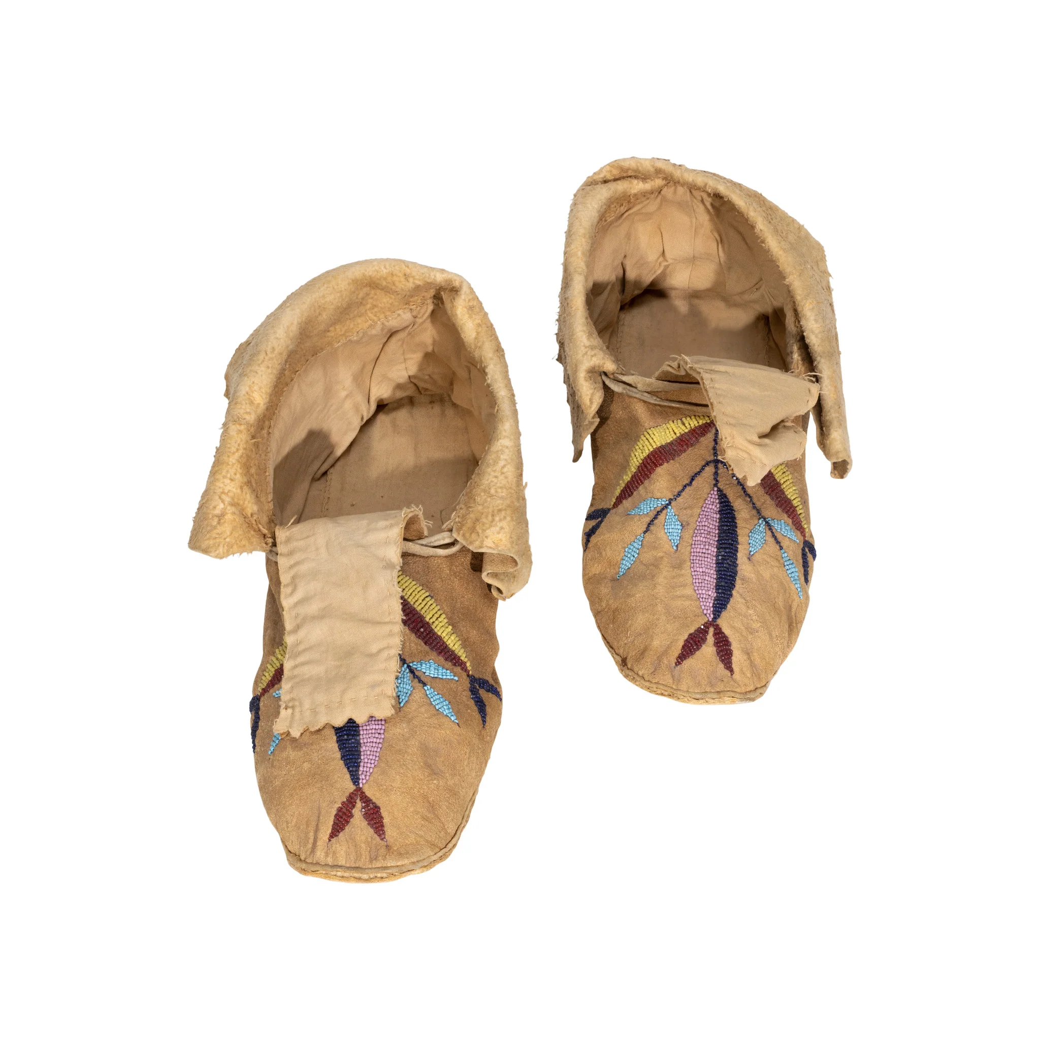 Santee Sioux Moccasins - Image 4